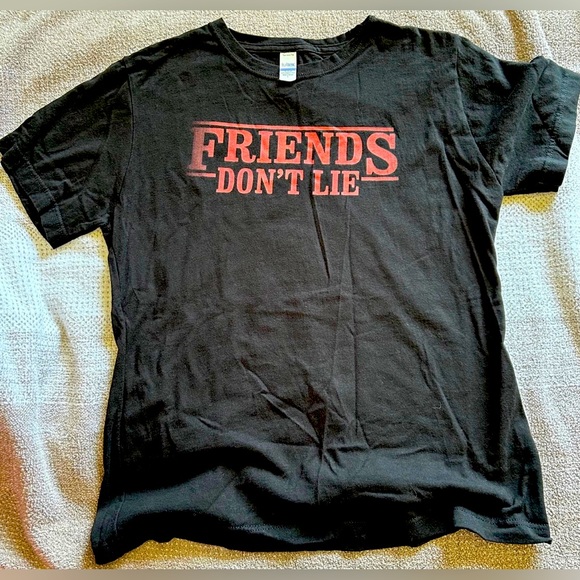 Stranger Things’ “Friends Don’t Lie,”  Distressed Black/Red Graphic Tee - Picture 1 of 2